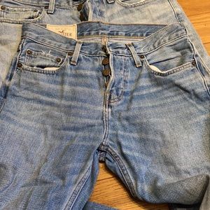 Hollister. 28 x 34. Button front denim jeans. ⭐️Bundle 2/20 price.